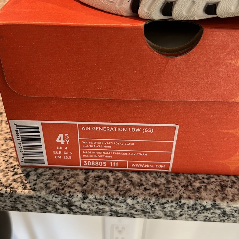 LeBron Air Generation Low - Picture 2 of 3